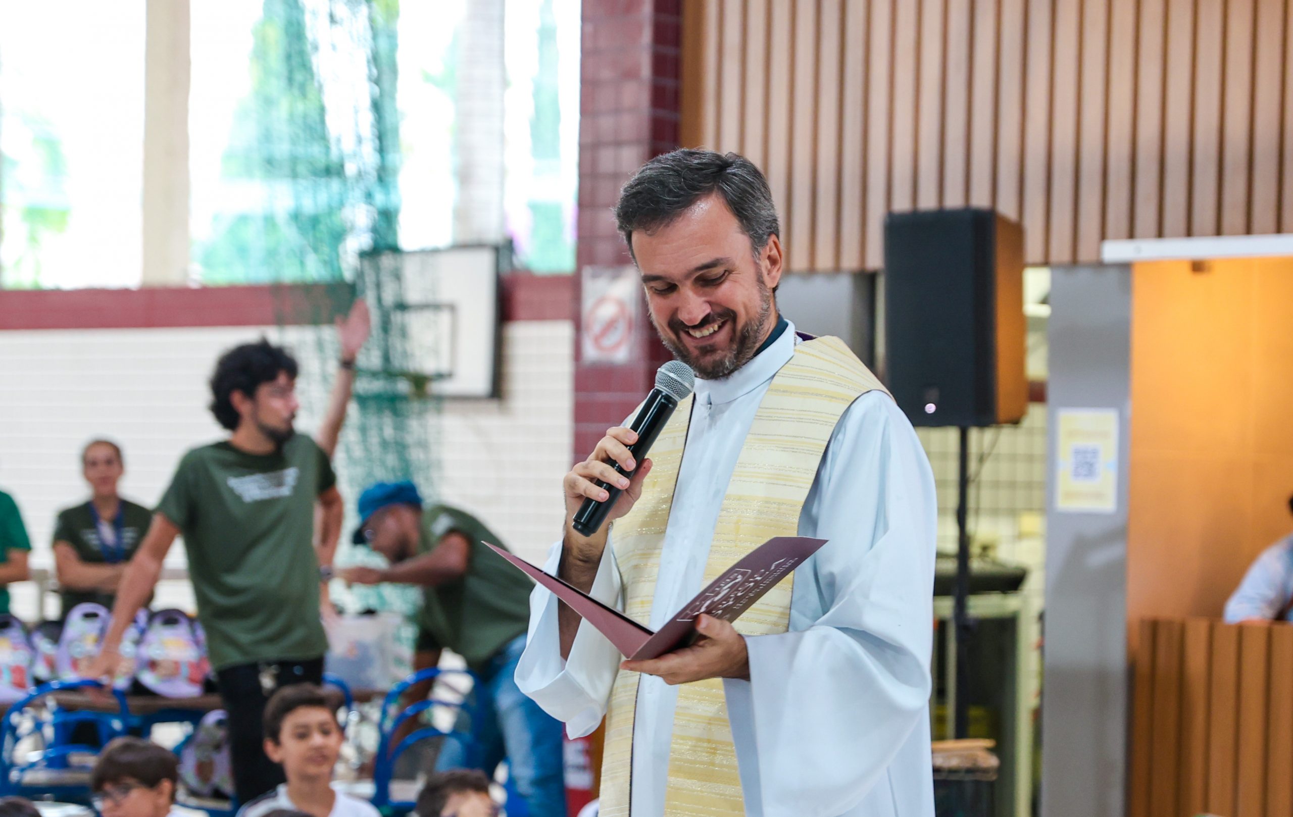 Pe. Francys Silvestrini Adão, SJ, visita o Loyola e inaugura a Prainha São José de Anchieta